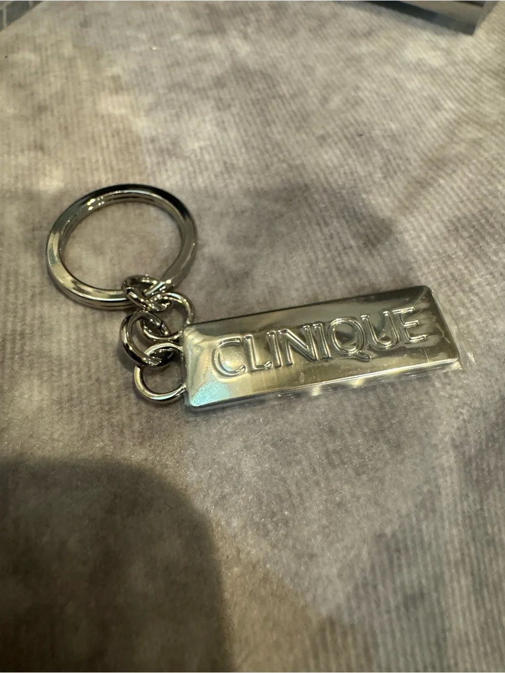 Clinique Metallic Silver Bar Keyring Brand New